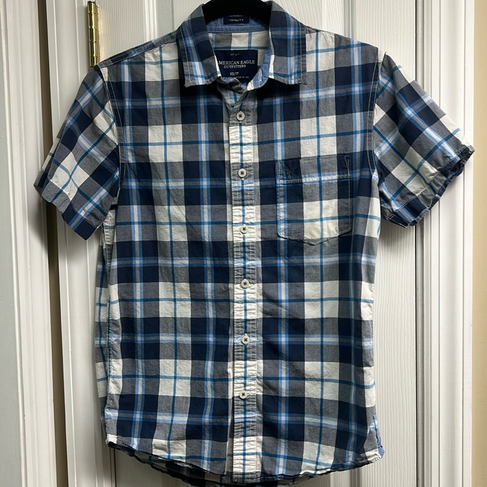 American Eagle men XS extra small short sleeve button up collar casual shirt